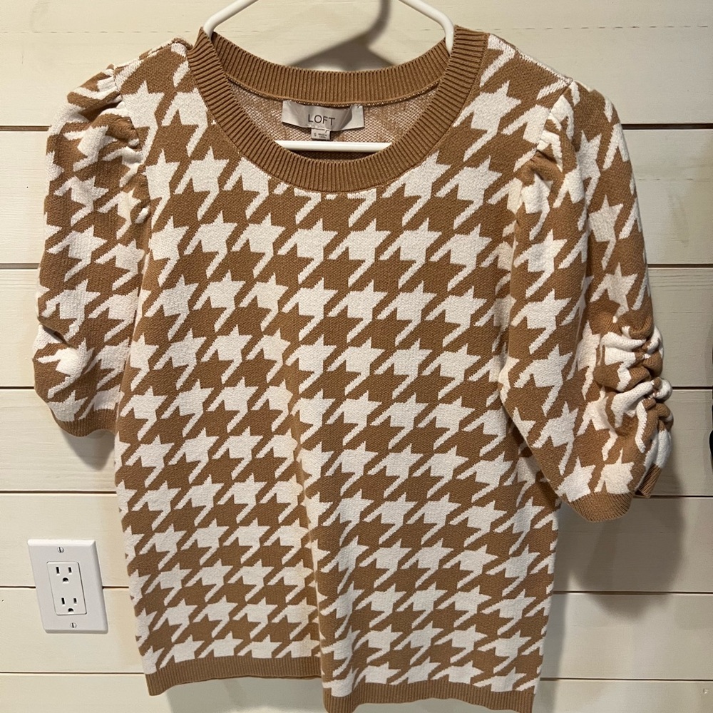 LOFT Houndstooth ruched sleeve sweater tee, size S